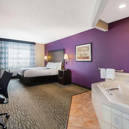 La Quinta By Wyndham Erie Hotel Kearsarge Exterior photo