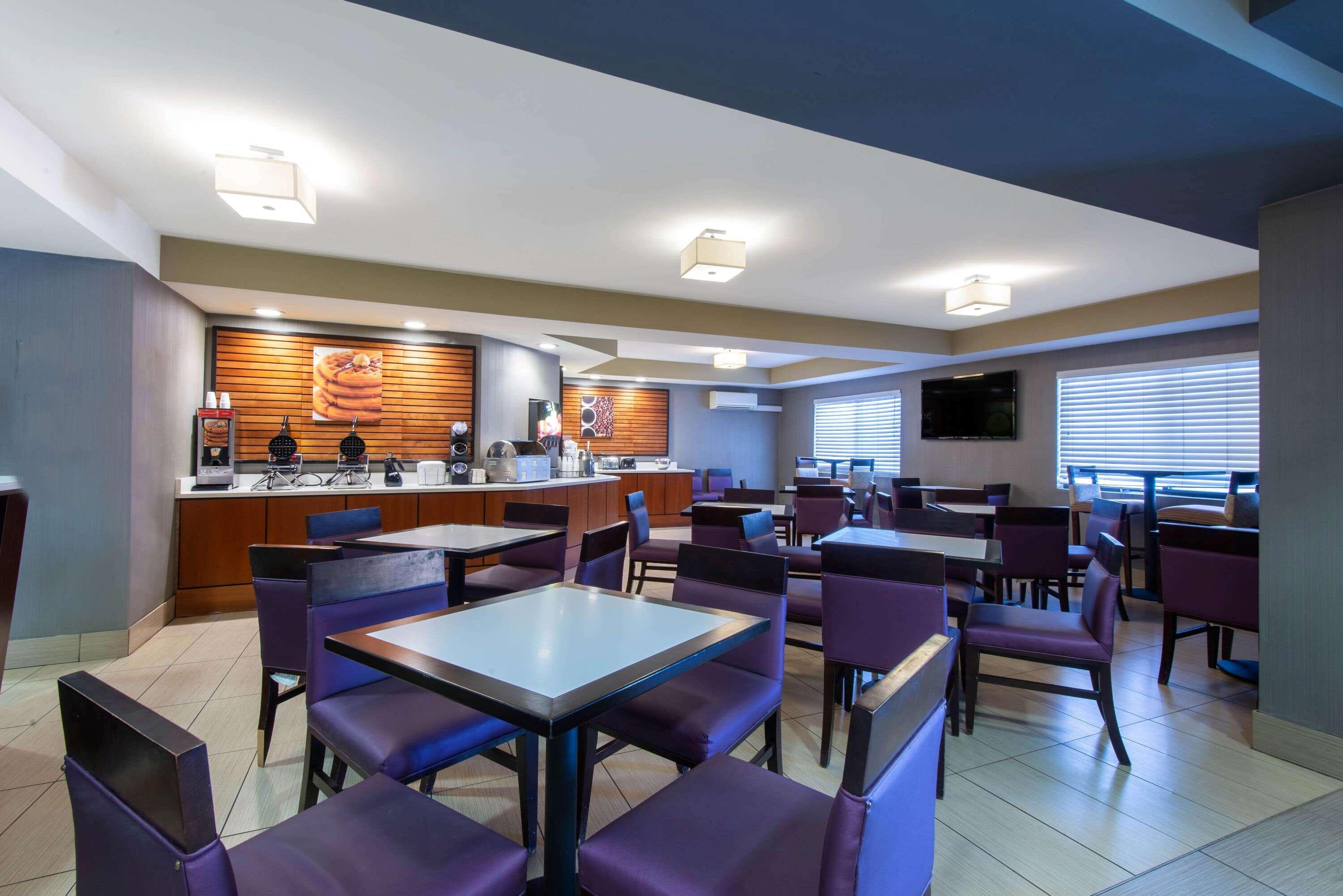 La Quinta By Wyndham Erie Hotel