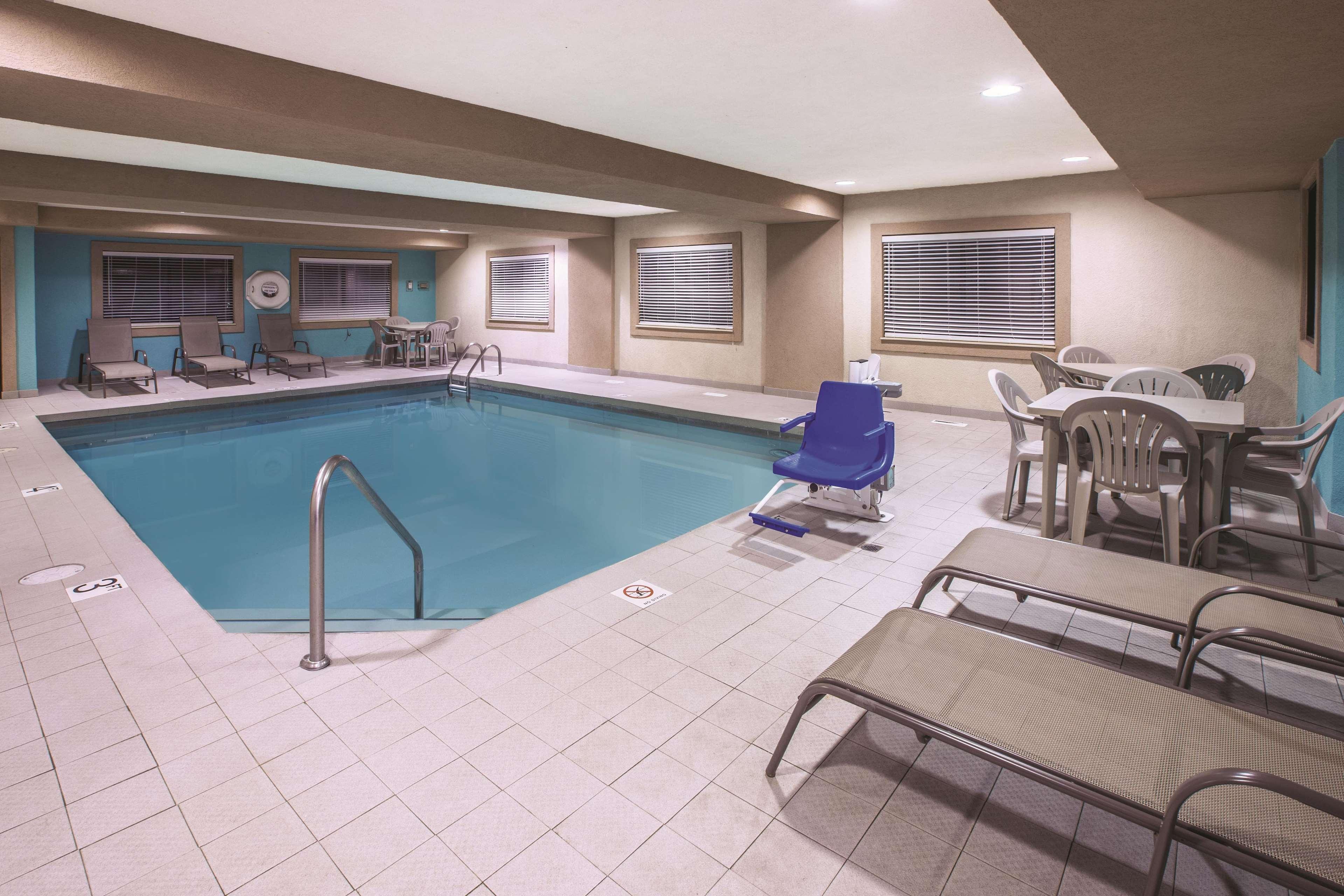 La Quinta By Wyndham Erie Hotel