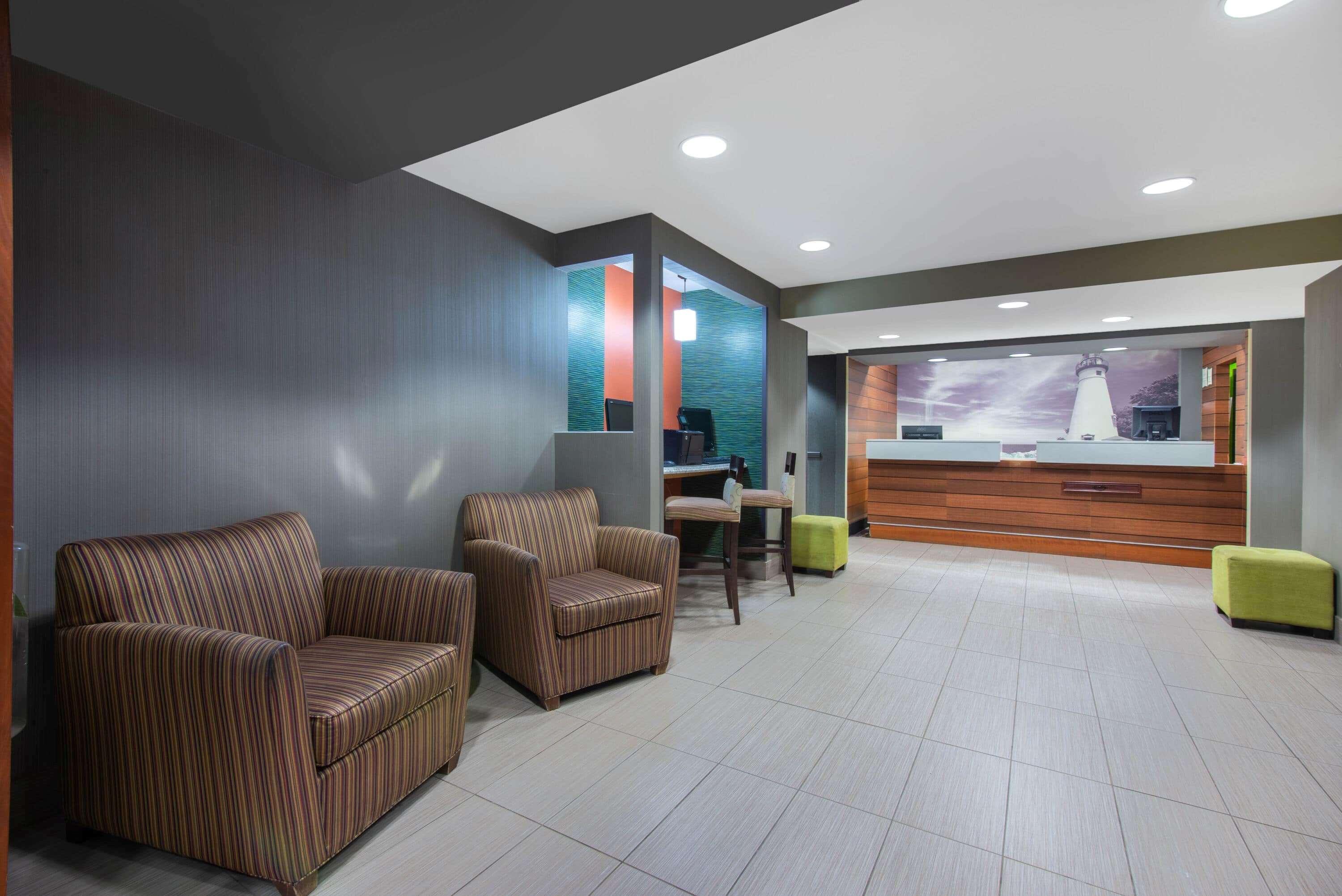 La Quinta By Wyndham Erie Hotel