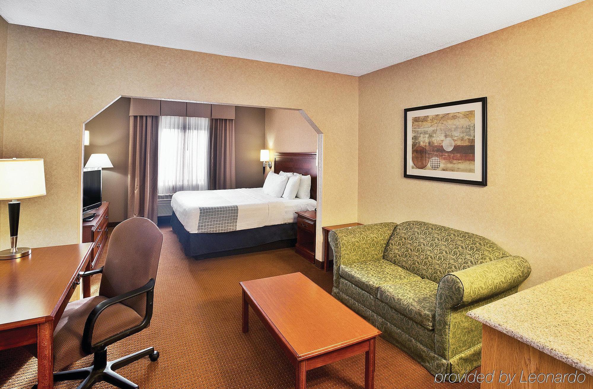 La Quinta By Wyndham Erie Hotel