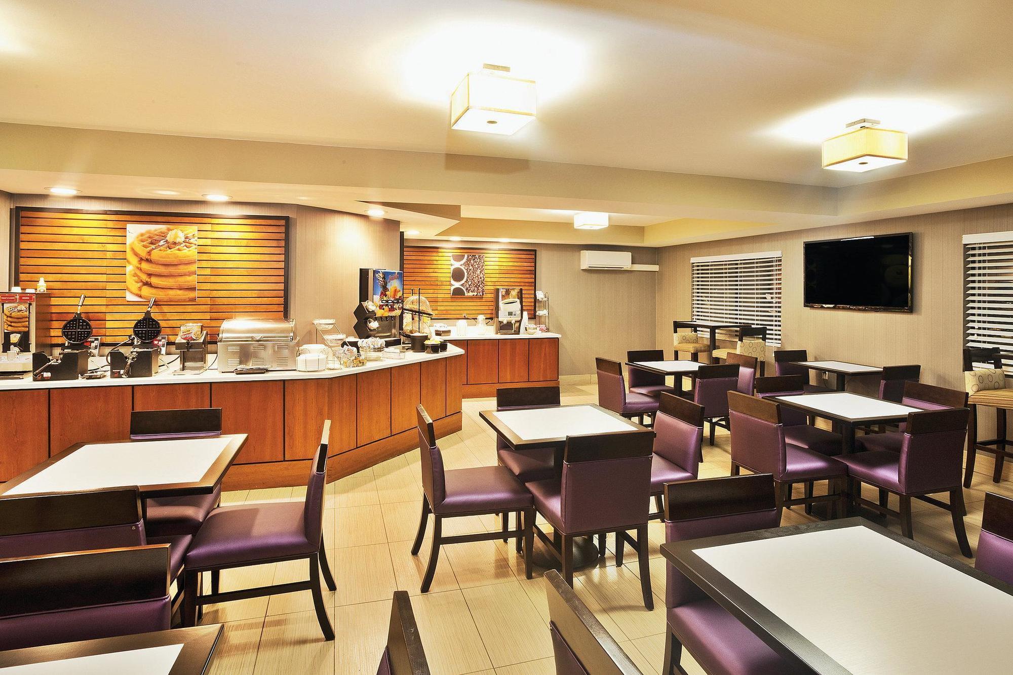 Hotel La Quinta By Wyndham Erie