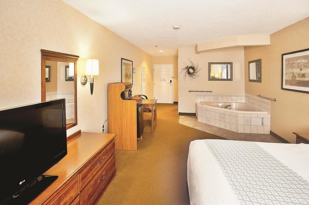 La Quinta By Wyndham Erie Kearsarge